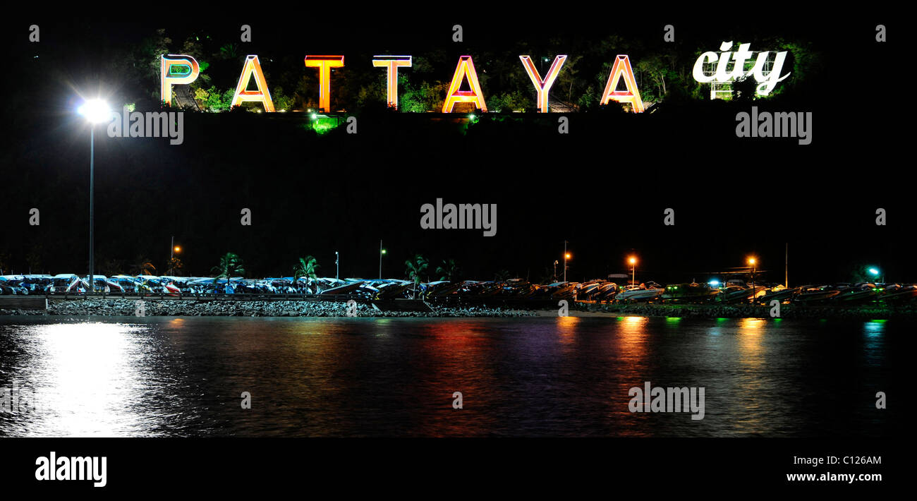 Pattaya Logo Ville de nuit, Thailande, Asie Banque D'Images