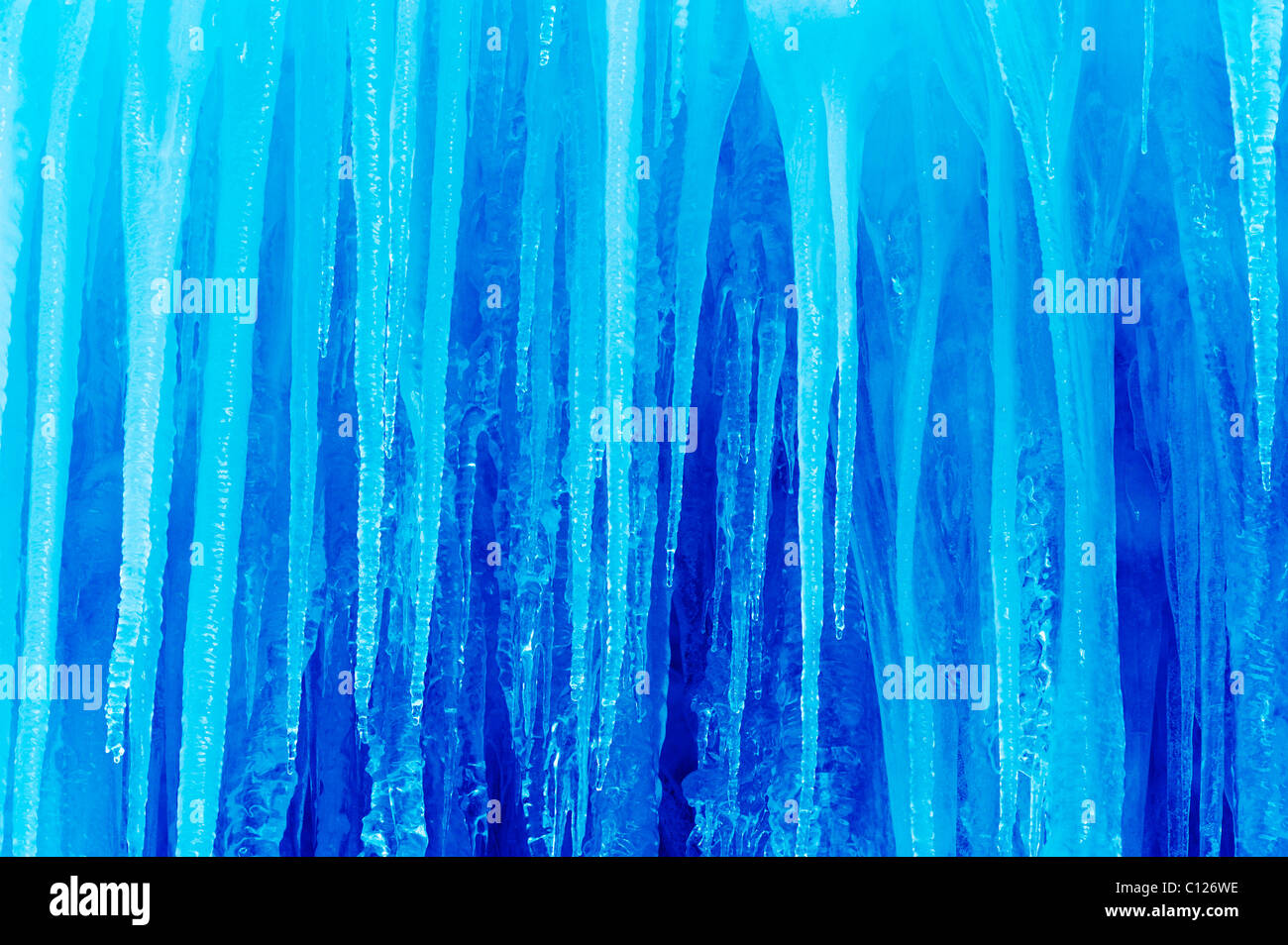 Cascade de glace avec les glaçons Banque D'Images