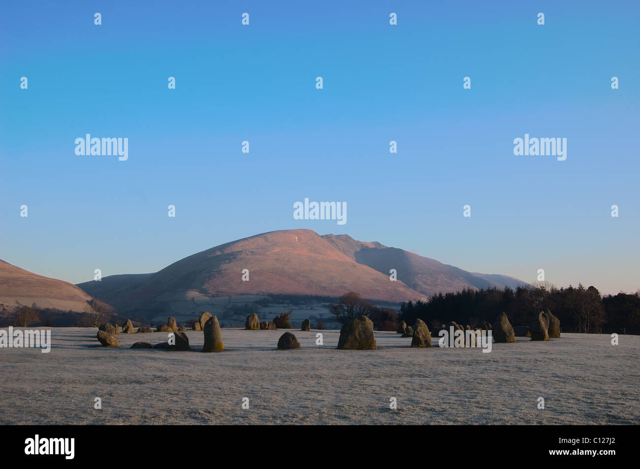 Cercle de pierres de Castlerigg photographiée tôt un matin glacial Banque D'Images