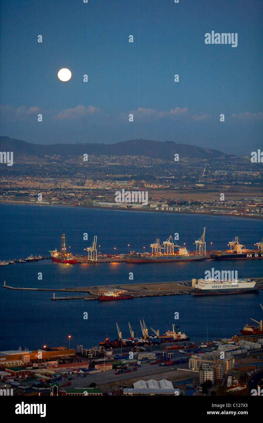 Vue sur la ville et le port, Signal Hill, dusk, Cape Town, Afrique du Sud, l'Afrique Banque D'Images