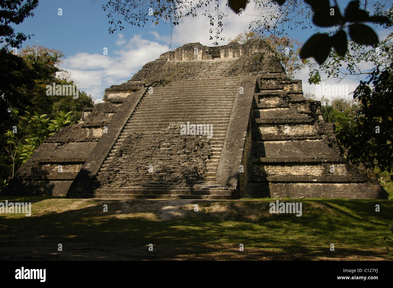 Pyramide de Tikal Banque D'Images