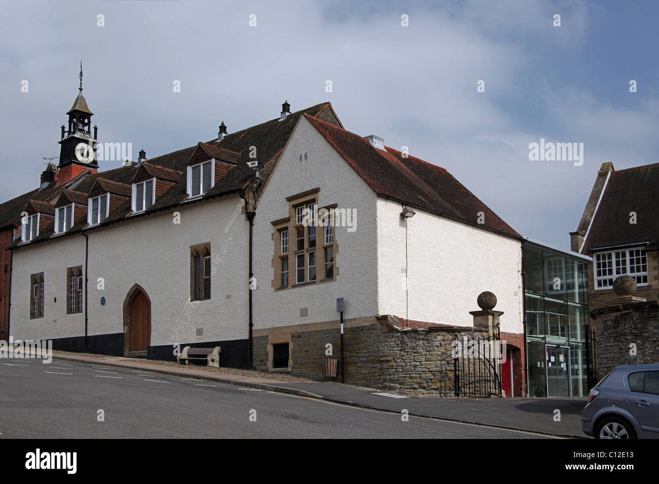 Un vieux bâtiment de l'école qui fait maintenant partie de Ludlow College campus dans la rue Mill, Ludlow, Shropshire, England, UK Banque D'Images