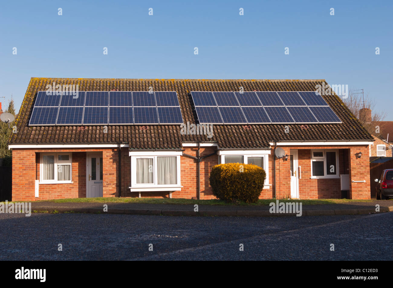 Des panneaux solaires sur les toits des bungalows mitoyens en Beccles