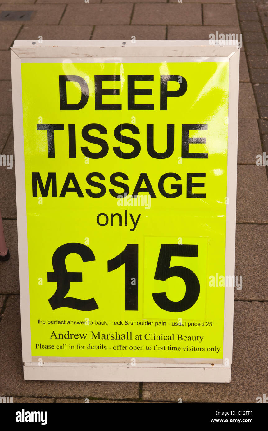 Une publicité signe massage tissus profonds pour £15 au Royaume-Uni Banque D'Images
