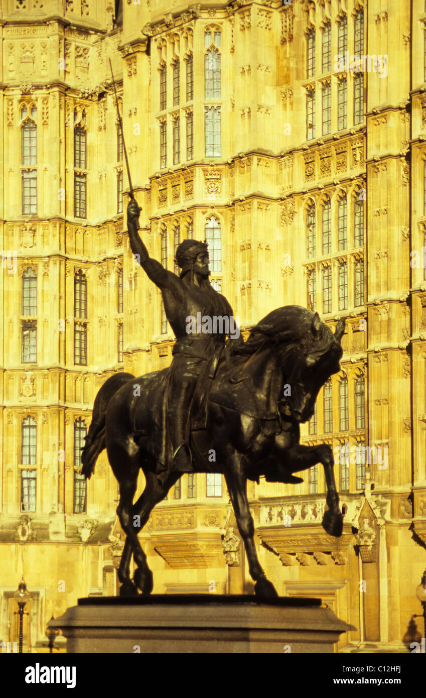 Statue de Richard I (le lion), les Maisons du Parlement, Westminster, London, UK Banque D'Images