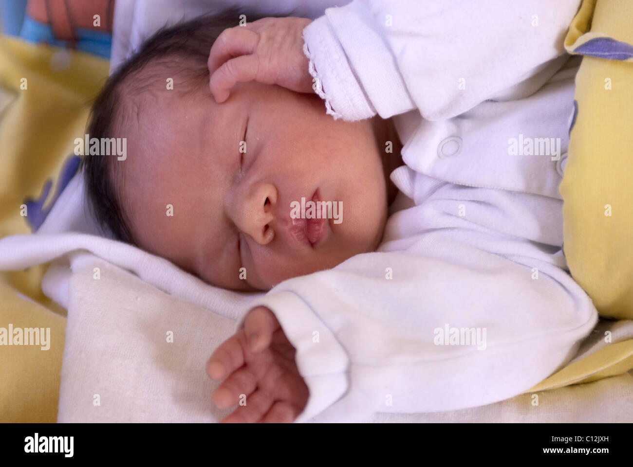 Portrait De Bebe Nouveau Ne Un Jour 1 Dans L Ancien Hopital Maternelle Photo Stock Alamy
