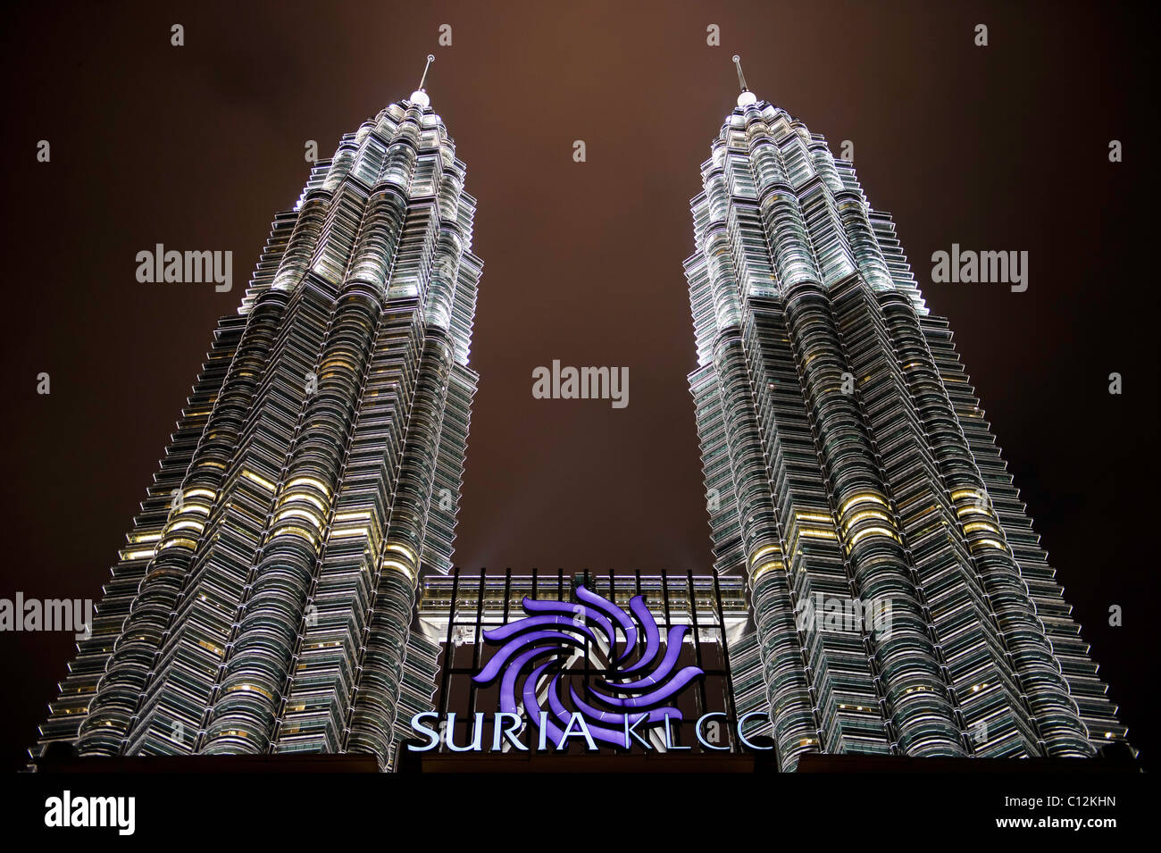 Les tours jumelles Petronas de Kuala Lumpur, tourné avec un Nikon D3S et de 14 à 24mm Banque D'Images