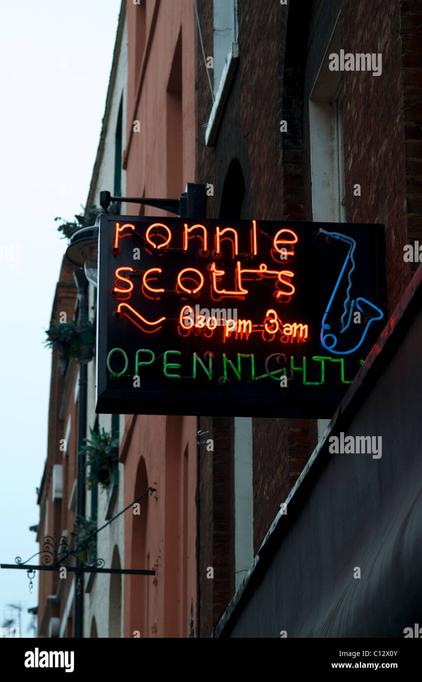 RONNIE SCOTT'S Sign, Soho, Londres. Banque D'Images