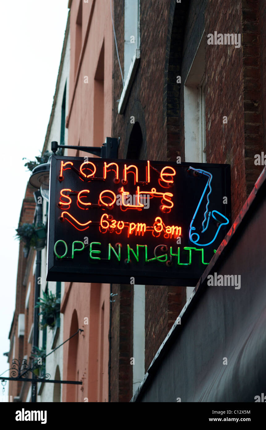 RONNIE SCOTT'S Sign, Soho, Londres. Banque D'Images
