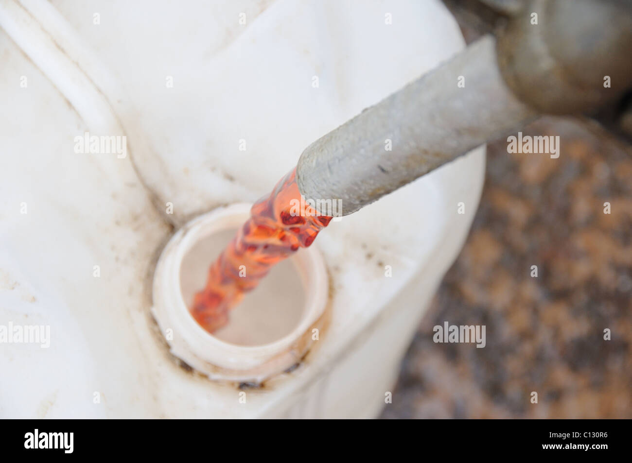 Diesel rouge pour les machines agricoles Banque D'Images