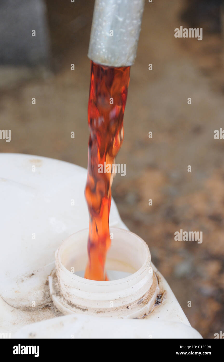 Diesel rouge pour les machines agricoles Banque D'Images