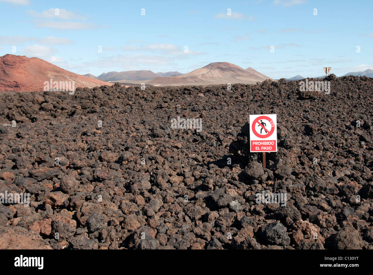 Ne marchez pas signer des roches de lave Lanzarote Banque D'Images