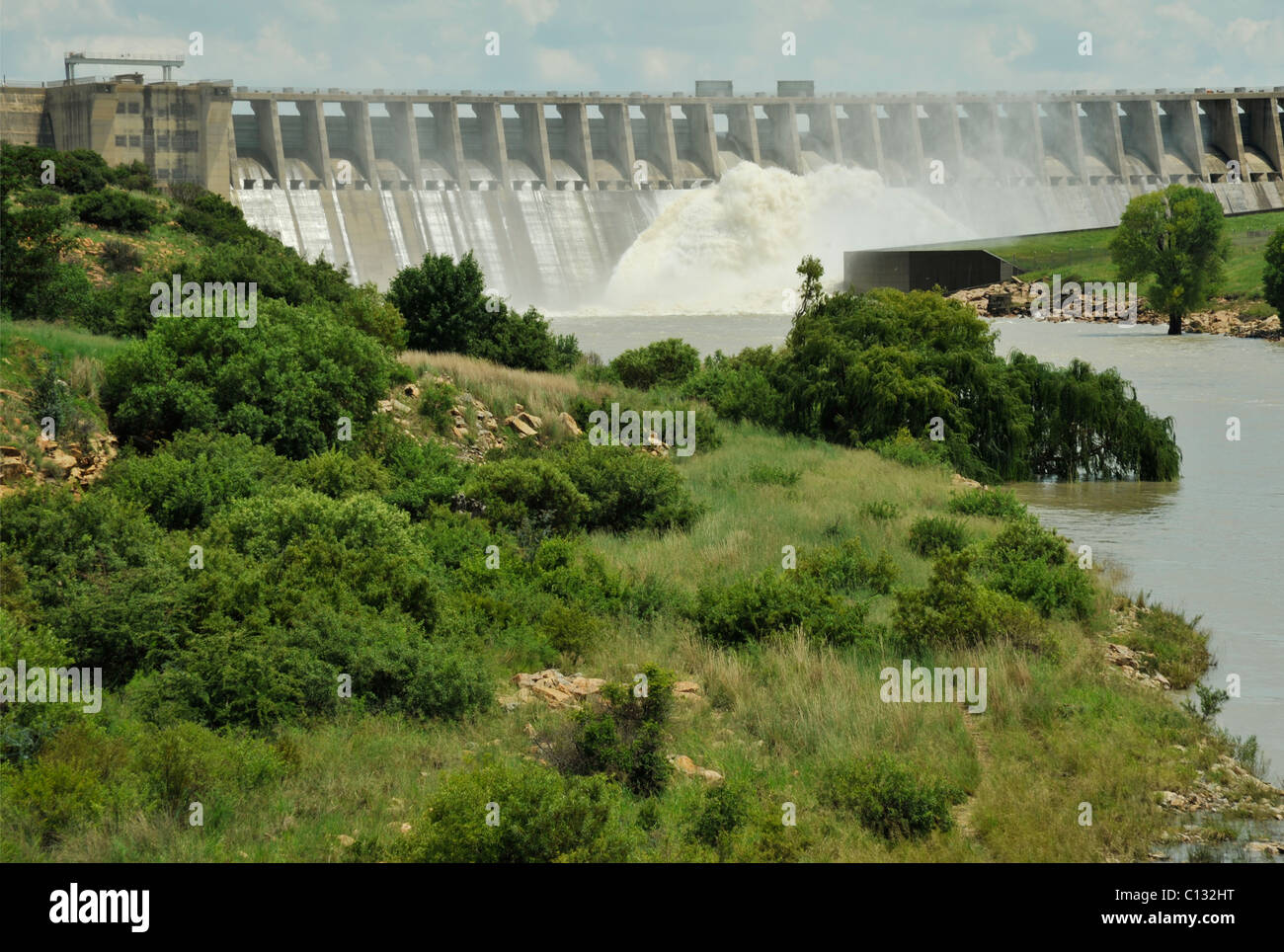 Denysville, Orange Free State, Afrique du Sud, les portes ouvertes de Vaal Dam, partie de système d'approvisionnement en eau de la rivière Vaal, paysage Banque D'Images