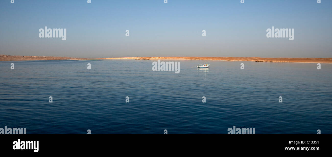 Bateau de pêche, Sha'ab Abu Nuhas, Red Sea, Egypt Banque D'Images