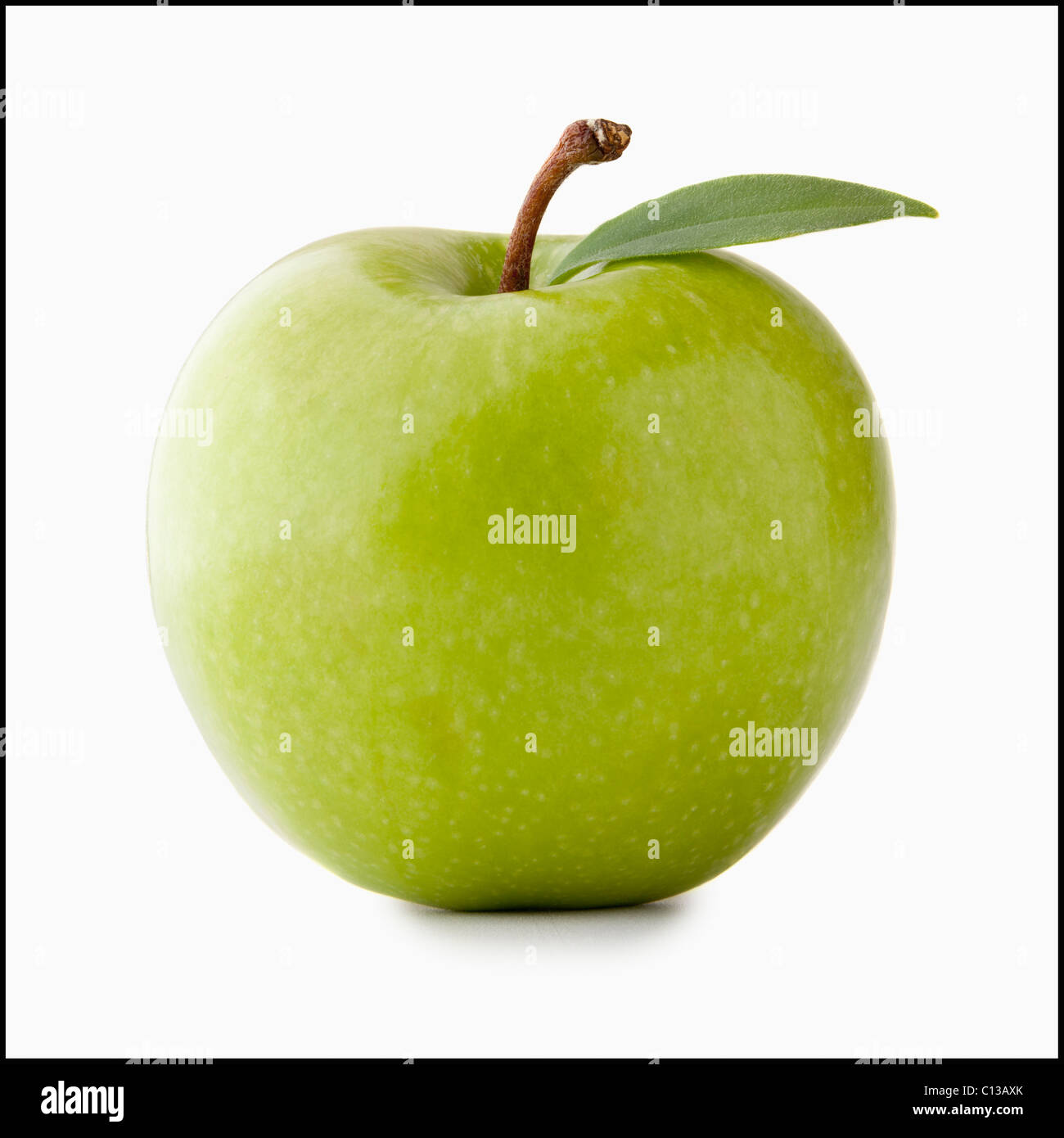 Studio shot of green apple Banque D'Images