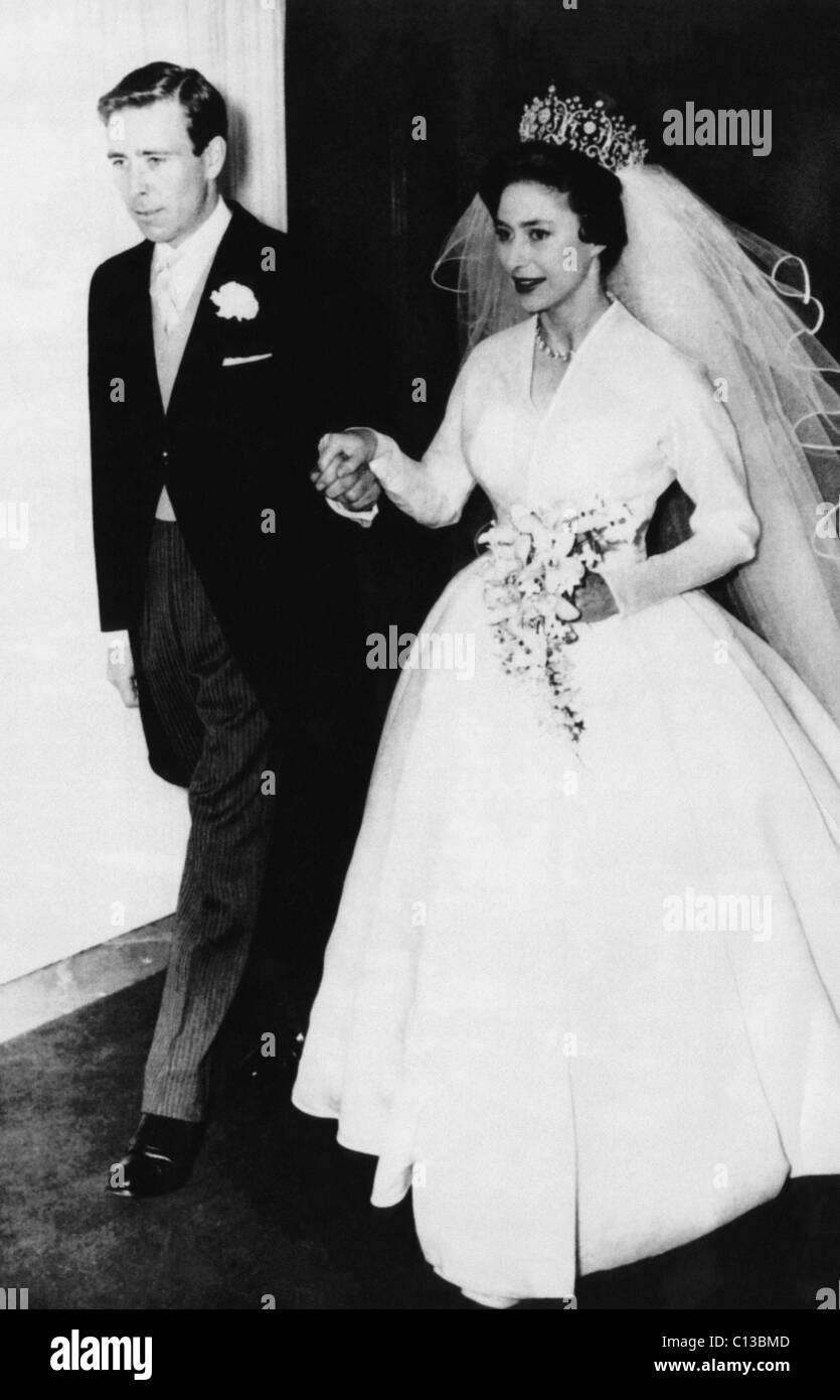 La famille royale britannique. Earl de Snowdon Anthony Armstrong-Jones, comtesse de Snowdon Princess Margaret, le jour de leur mariage, l'abbaye de Westminster, Londres, Angleterre, 1961. Banque D'Images