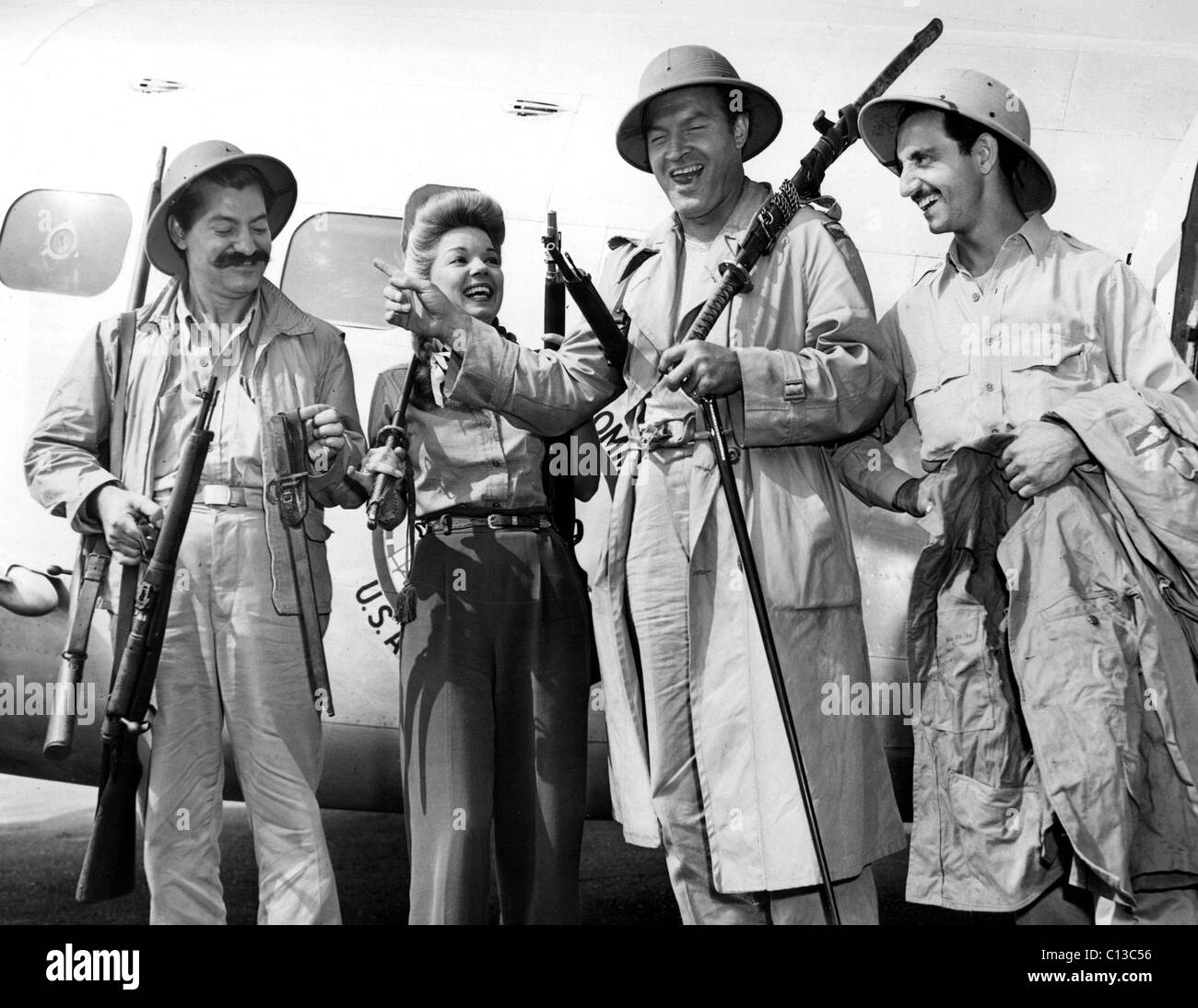 Jerry Colonna, Frances Langford, Bob Hope, Tony Romano revenant de divertir les troupes dans le Pacifique Sud, 9/15/44 Banque D'Images