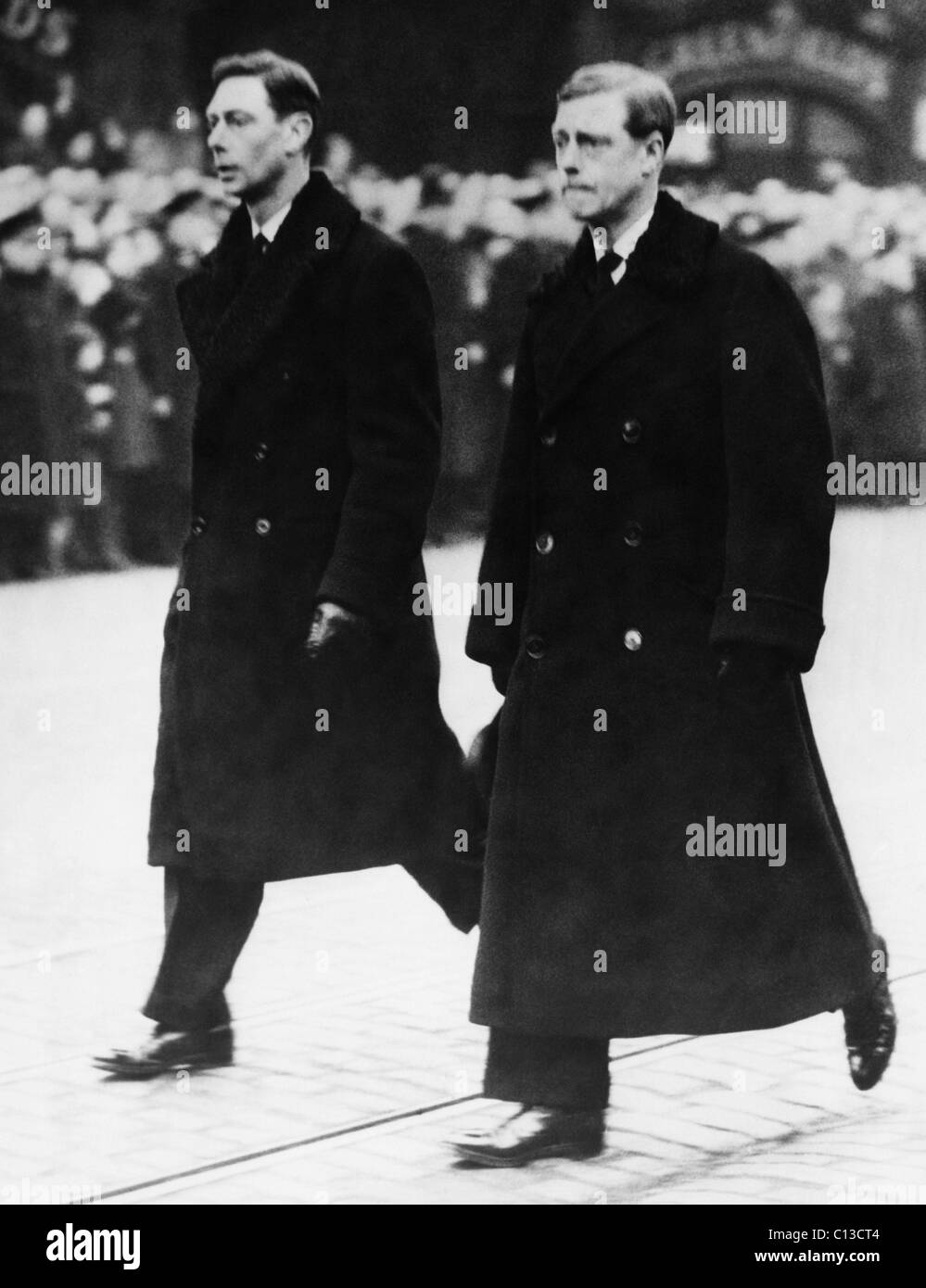 La famille royale britannique. Le Prince Albert, duc de York (futur roi George VI d'Angleterre) et le roi Édouard VIII d'Angleterre, (futur duc de Windsor), lors des funérailles du roi George V, le 29 janvier 1936. Banque D'Images