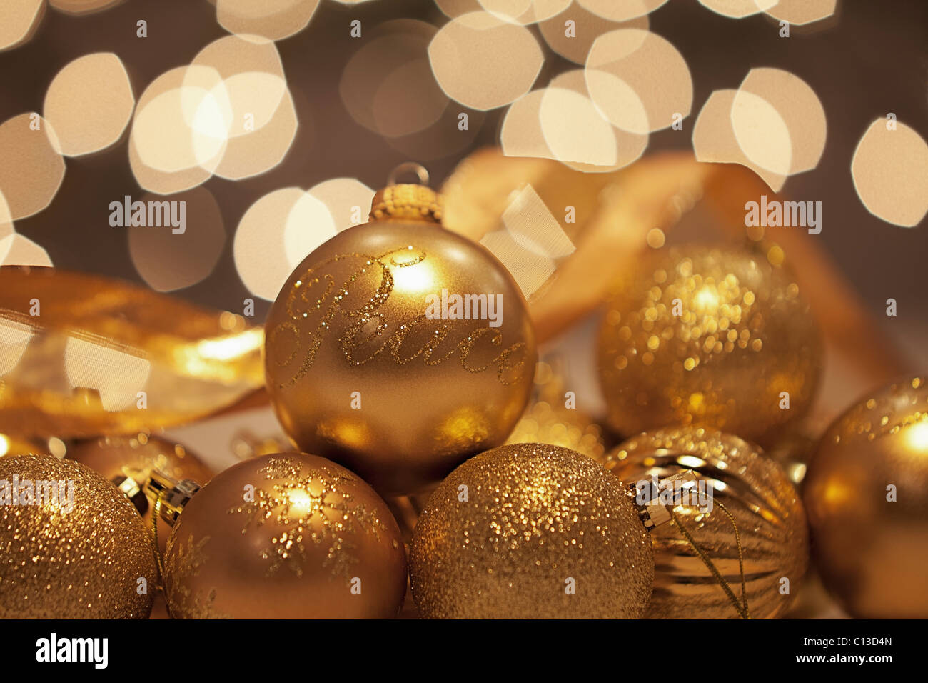 Studio Shot of Christmas Ornaments Banque D'Images