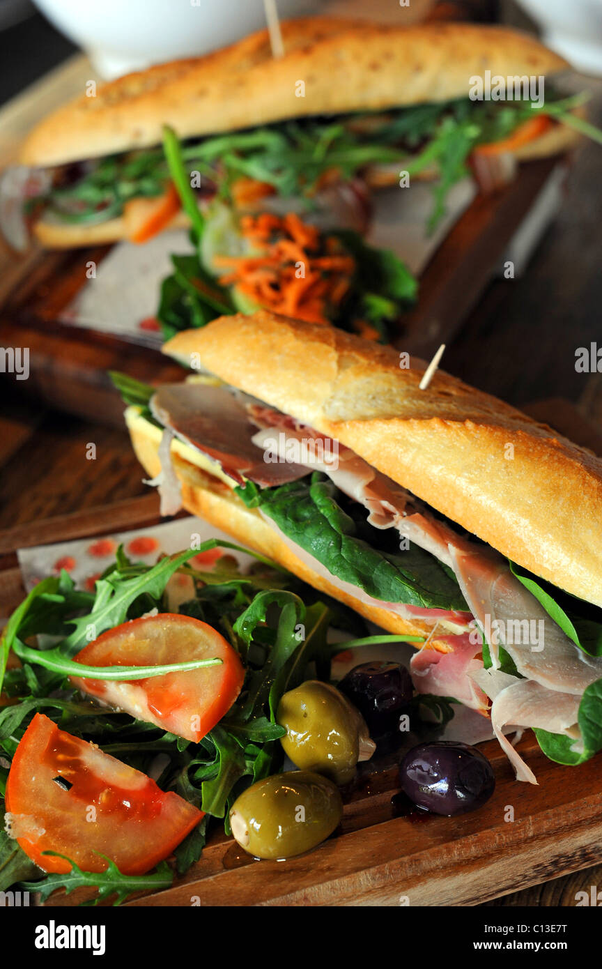 Une sélection de délicieux sandwichs pour vente dans Artisan Traiteur à Brighton Banque D'Images
