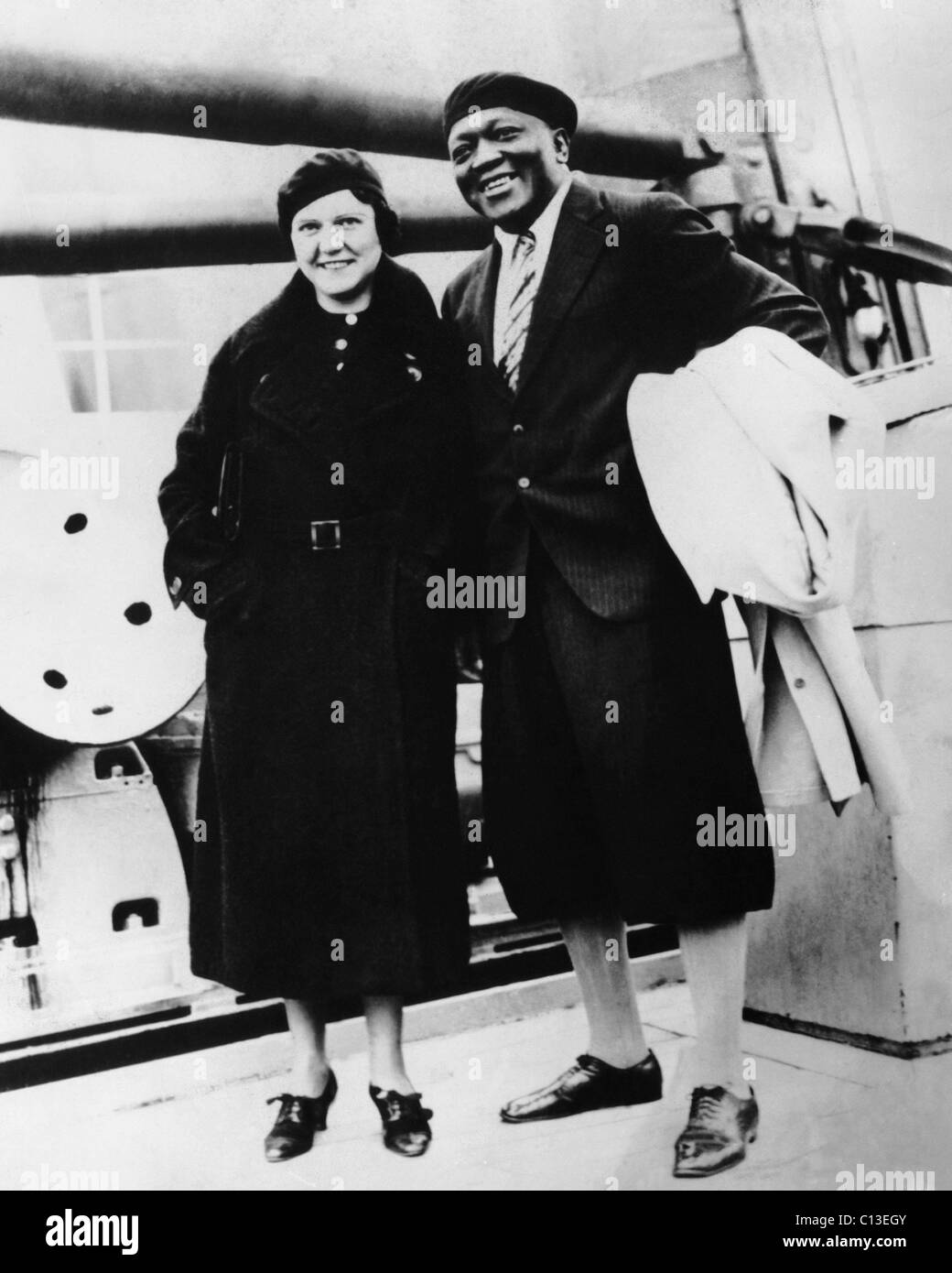 Boxeur Jack Johnson, droite, et sa troisième épouse, Irene Pineau, ca au début des années 1930. Banque D'Images