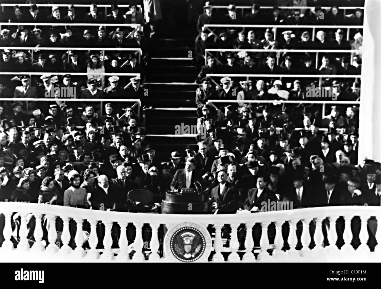 JOHN F.Kennedy, prononçant son discours d'investiture au poste de président, le 20 janvier 1961. Banque D'Images