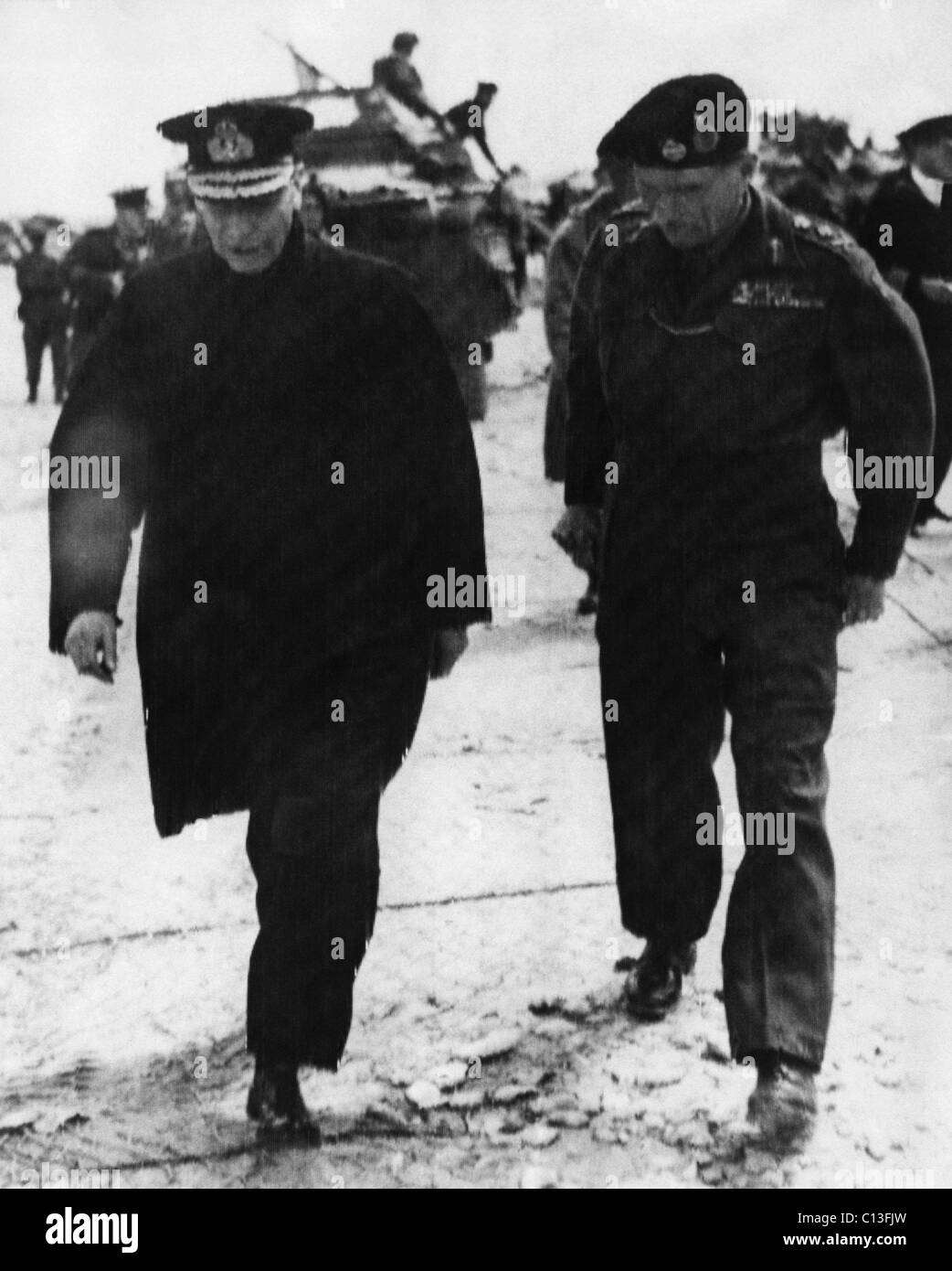 La Seconde Guerre mondiale. Le roi George VI d'Angleterre et le général ...