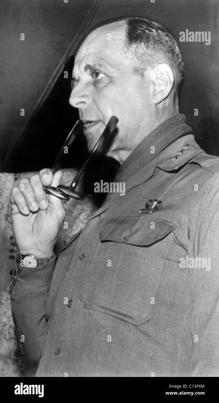 Le général Matthew Ridgway (1895-1993), commandant de l'ONU et des forces américaines en Corée, 1951 Banque D'Images