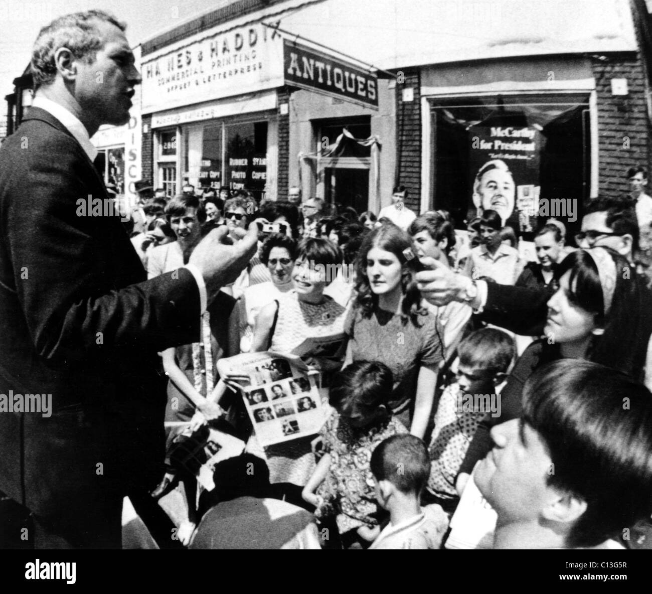 Paul Newman fait campagne pour Eugene McCarthy au cours de son second tour, Indianapolis, le 20 avril 1968 Banque D'Images