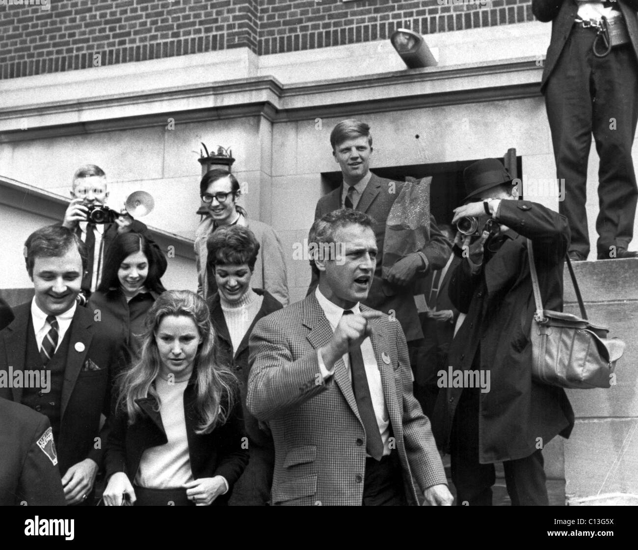 Paul Newman fait campagne pour Eugene McCarthy de l'Université du Minnesota, Minneapolis, le 28 mars 1968 Banque D'Images