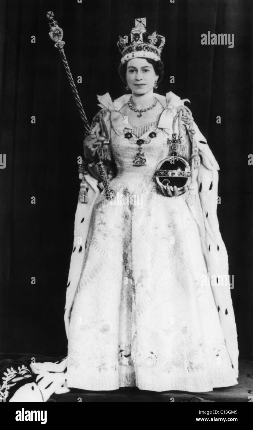 La Couronne britannique. La reine Elizabeth II d'Angleterre lors de son couronnement, l'abbaye de Westminster, Londres, Angleterre, le 2 juin 1953. Banque D'Images