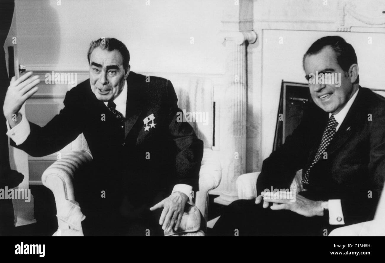 La présidence de Nixon. Le Premier ministre soviétique, Leonid Brejnev et le président Richard Nixon poser pour les photos de la Maison Blanche, Washington, D.C., 1973. Banque D'Images