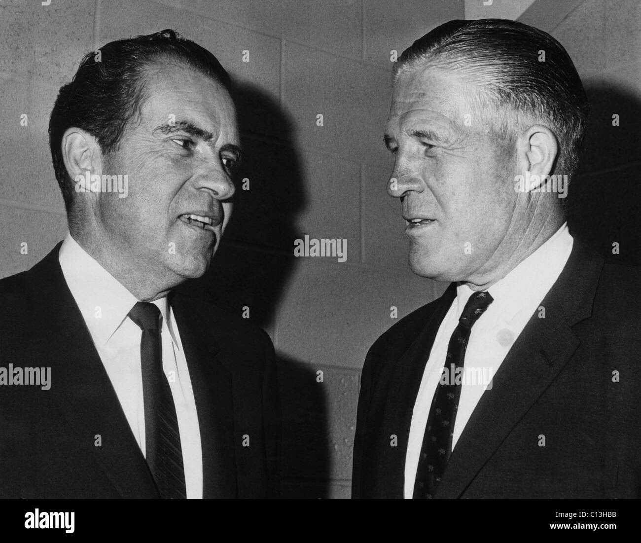Richard Nixon. Le président américain Richard Nixon future avec le Michigan Gouverneur George W. Romney, 1966. Banque D'Images