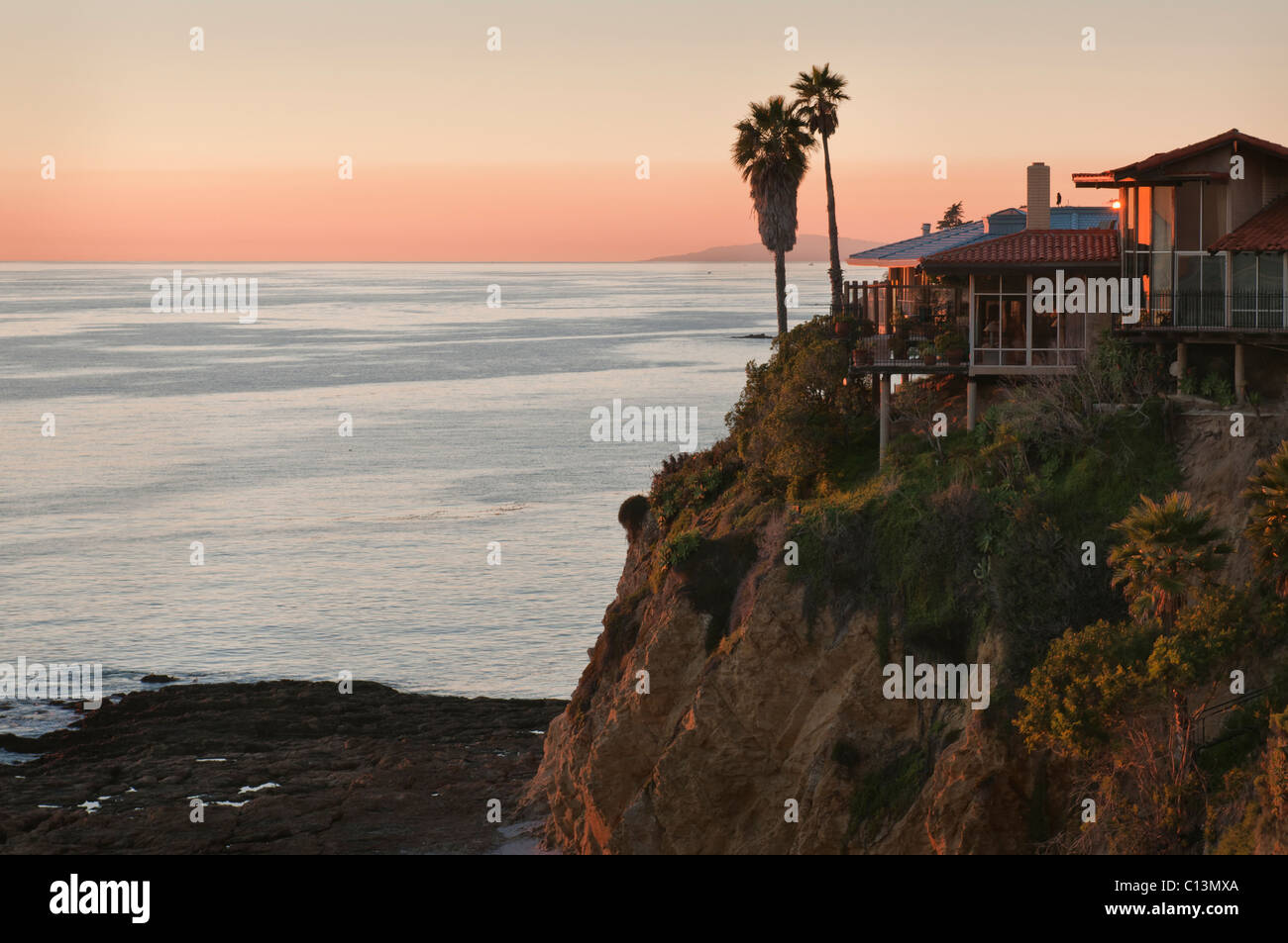 États-unis, Californie, Laguna Beach, maison sur falaise Banque D'Images