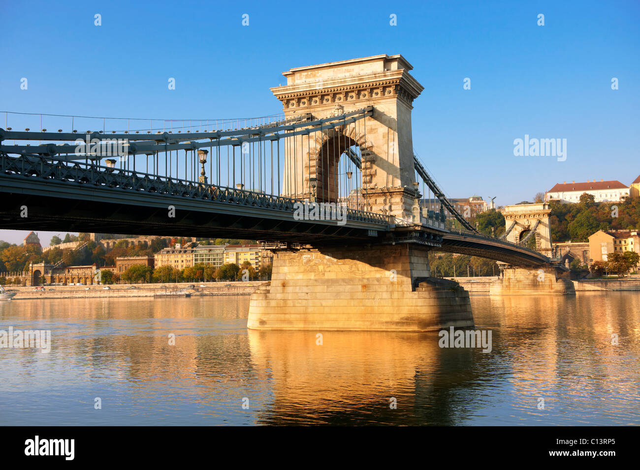 Szecheni Lanchid ( Chain Bridge ). Pont suspendu sur le Danube entre Buda et Pest. Budapest Hongrie Banque D'Images