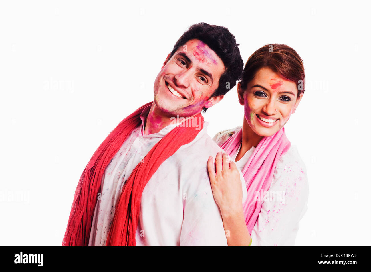 Portrait d'un couple célébrant Holi Banque D'Images
