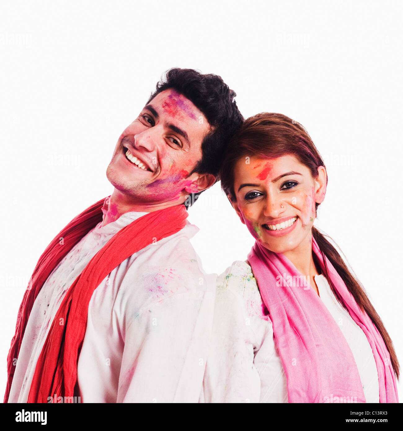 Portrait d'un couple célébrant Holi Banque D'Images