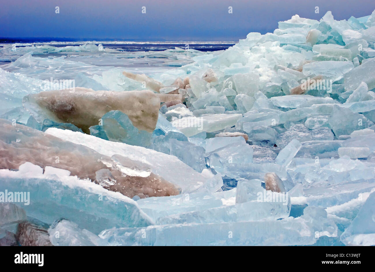 Le lac Peipus avec iceberg Banque D'Images