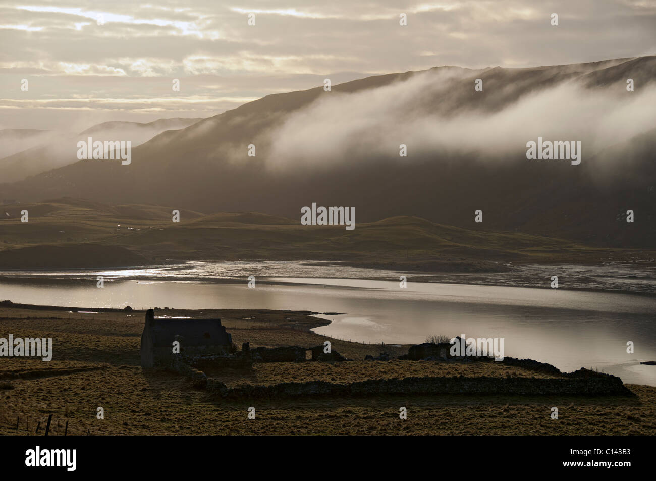 Brume sur l'estuaire à Bettyhill, Strathnaver, sur la côte nord de l'Ecosse, Sutherland, UK Banque D'Images