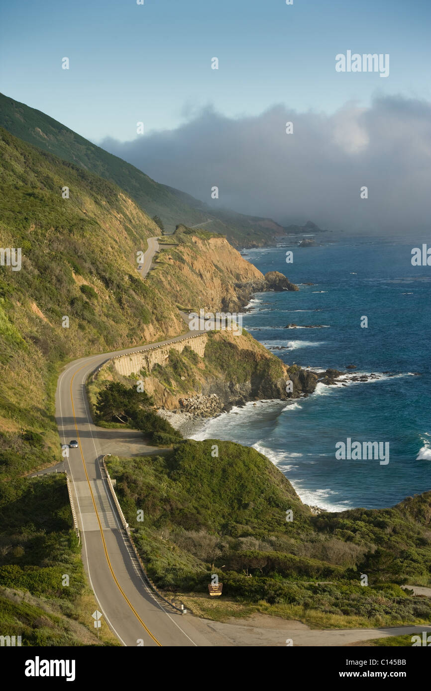California Highway One s'étend le long de la côte de Big Sur. Près de Monterey County mile marker 20,00. Près de Mill Creek Picnic Ground Banque D'Images