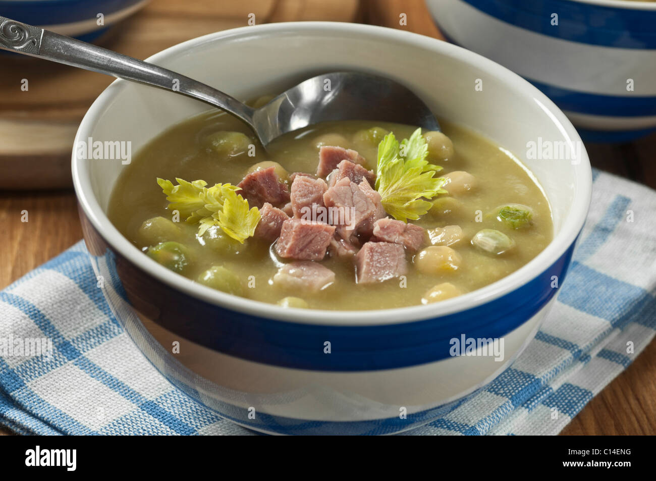 Soupe aux pois et au jambon Banque de photographies et d’images à haute ...