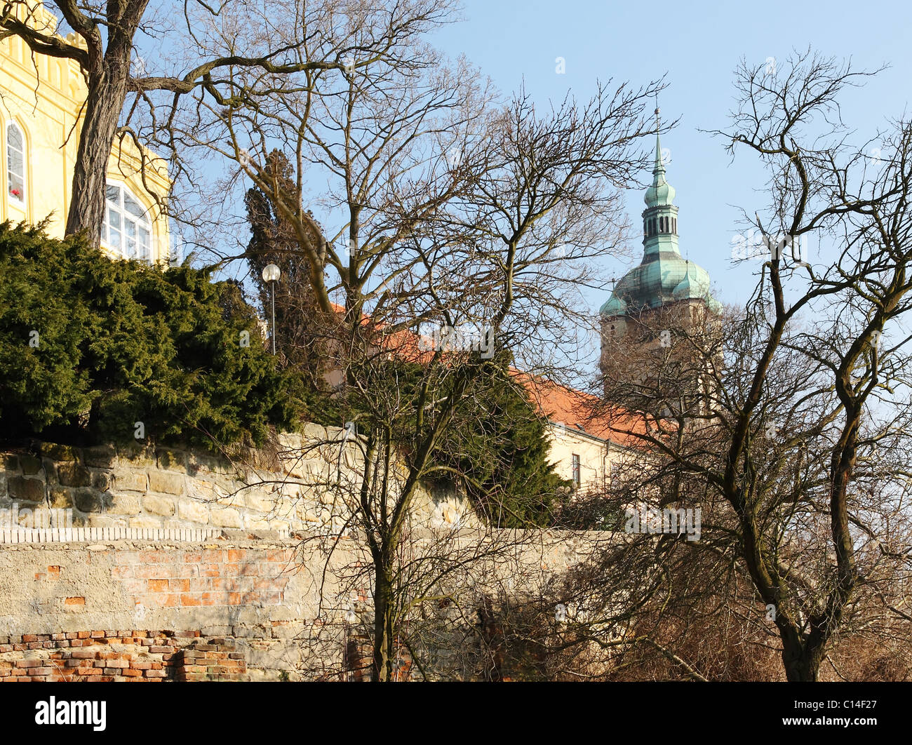 Château Melnik et l'église des Saints. Pierre et Paul Banque D'Images