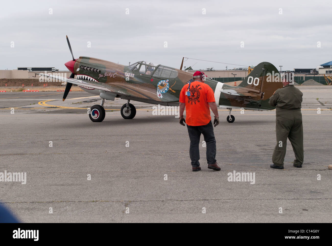 P-40 Warhawk VINTAGE WW2 AVION DE CHASSE TERRAIN RÉPUBLIQUE LONG ISLAND NEW YORK UNITED STATES OF AMERICA Banque D'Images