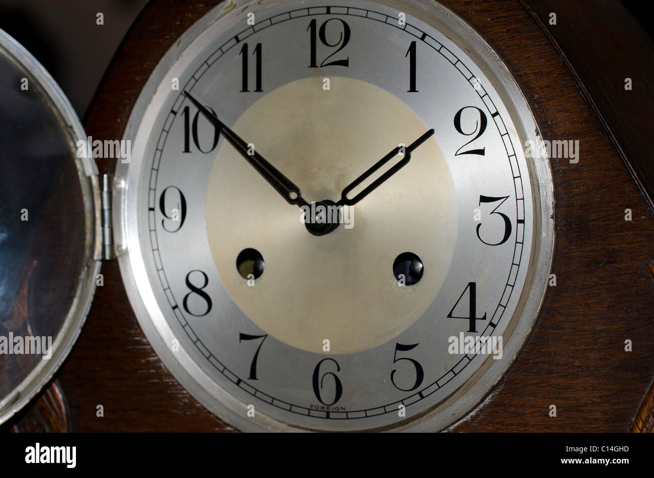 Vieille horloge analogique Banque D'Images