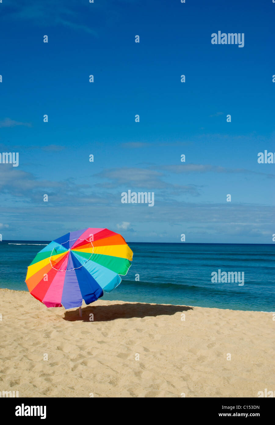 Parasol sur la plage de Waikiki Banque D'Images