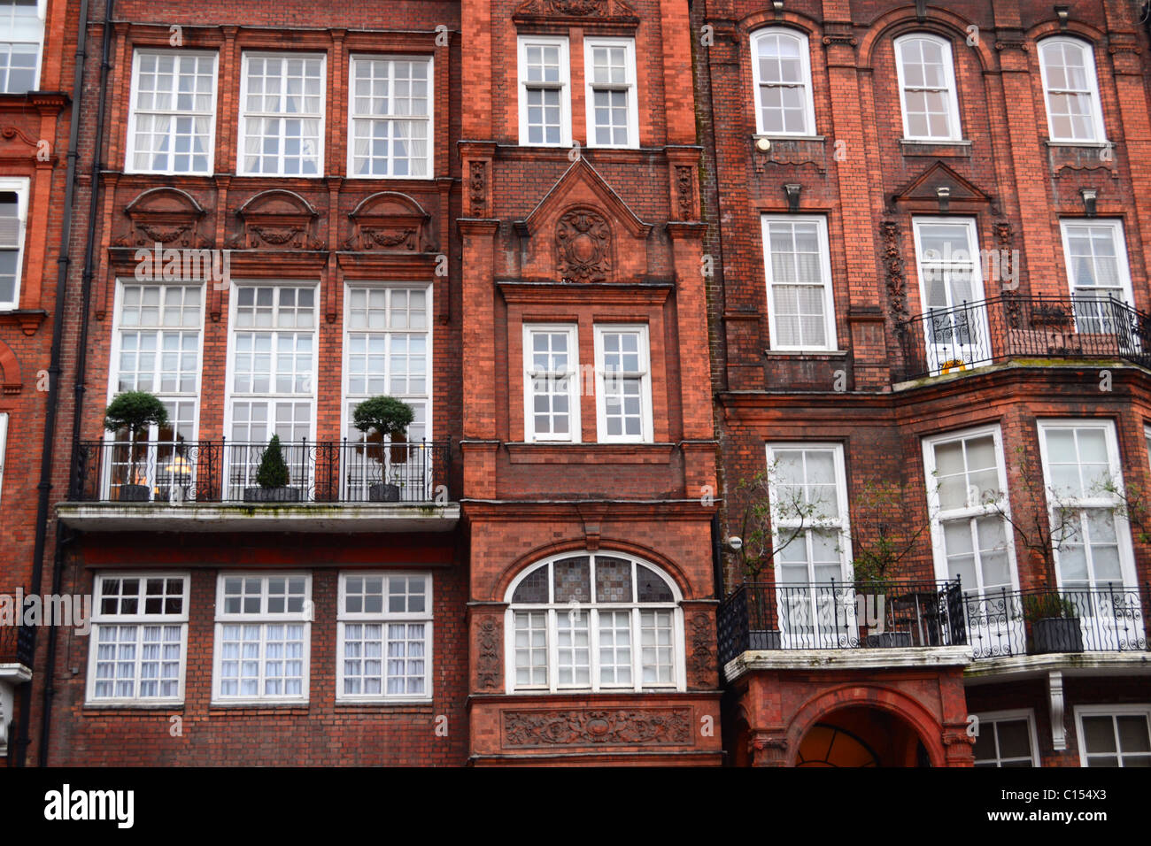 Maisons des riches : maisons de briques rouges de Cadogan Place, Knightsbridge Chelsea, London, Royaume-Uni. Banque D'Images