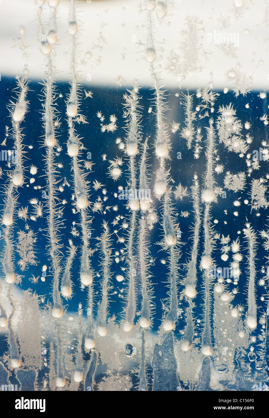 Cristaux de glace sur la fenêtre de la cabine, au-dessous de zéro 40 F., Territoires du Nord-Ouest, Canada Banque D'Images