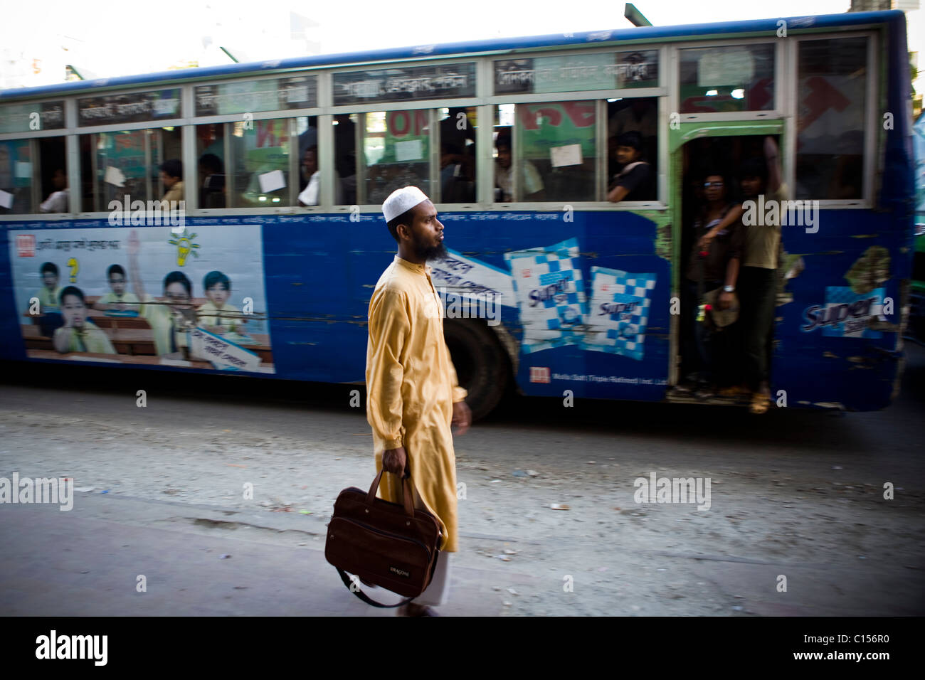 L'homme du Bangladesh à l'heure de pointe à Dhaka Banque D'Images
