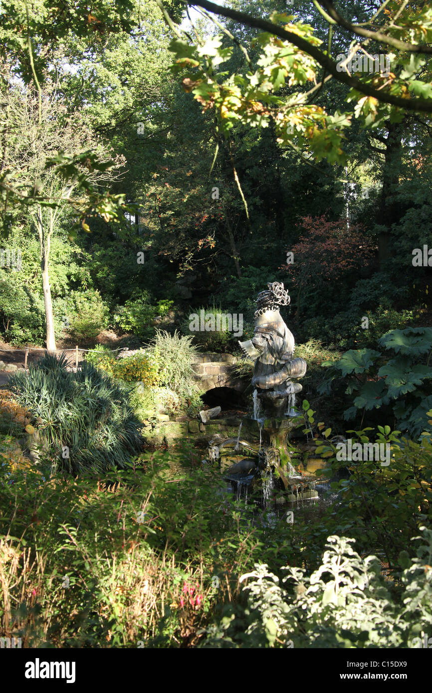 Chester Zoological Gardens. Vue automnale de Noé et les quatre vents statue au jardin en contrebas du Zoo de Chester. Banque D'Images