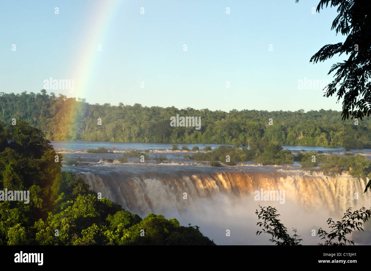 Au-dessus de la cascade arc-en-ciel d'Iguaçu dans le parc national d'Iguaçu, Brésil, Porto Banque D'Images